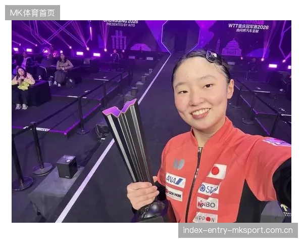 女双颁奖,为什么张本美和笑这么开心?2个真相不难看出她的野心 女双颁奖,为什么张本美和笑这么开心?2个真相不难看出她的野心